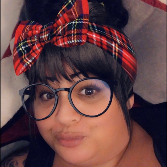 Meet your Posher, Kiana - Picture 2 of 3